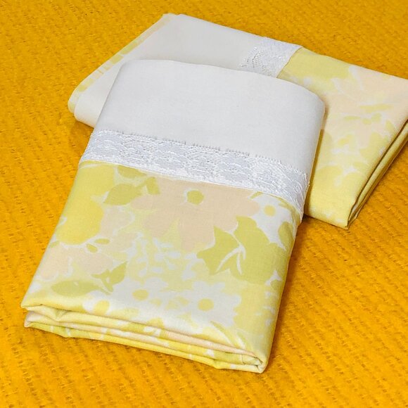 Vintage 70s TRUPREST Green Blush Pink Floral Pillowcase PAIR: White Lace Trim - Picture 1 of 11